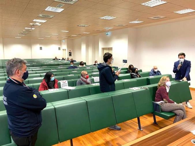 images Scuola. Spirlì: "Pronto a ottimizzare l'ultima ordinanza, ma alcuni istituti insistono con la presenza al 100%"