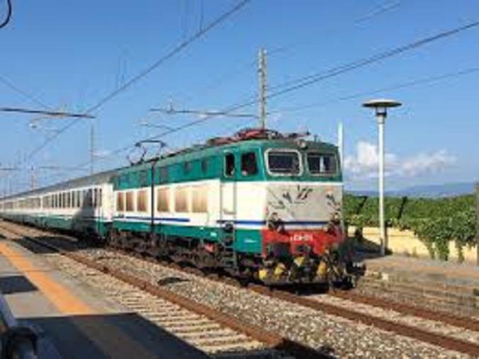 images Travolto da un treno a Belmonte Calabro, muore un ventenne iraniano
