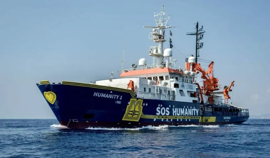 La nave ong tedesca "Humanity 1" sottoposta a fermo nel porto di Crotone