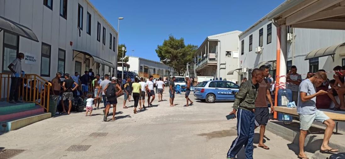 images Fsp Polizia: "Fra gli ultimi migranti sbarcati a Lampedusa ce ne sono 25 positivi al test sierologico"
