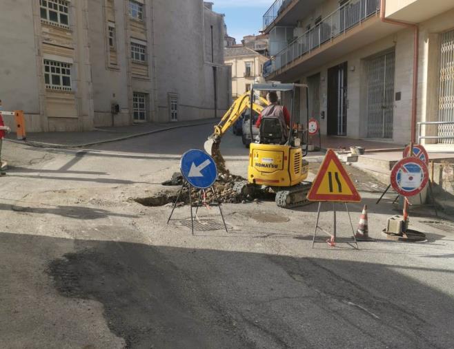 images Catanzaro. Degrado in Via Italia. #FareperCatanzaro: "Lavori mai portati a termine"