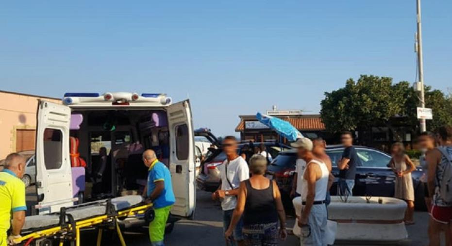 images Crotone, sessantenne lasciata sotto al sole in automobile: una coppia denunciata 