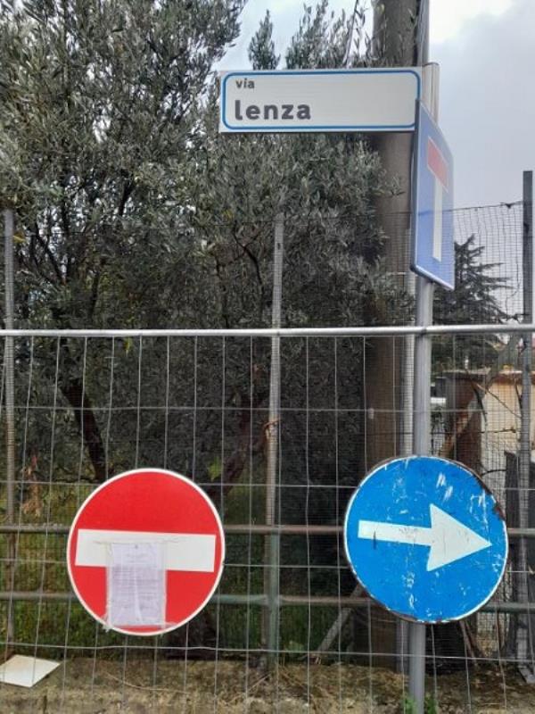 images Lavori in via Lenza a Catanzaro, i residenti ringraziano l'Amministrazione per le limitazioni al transito veicolare