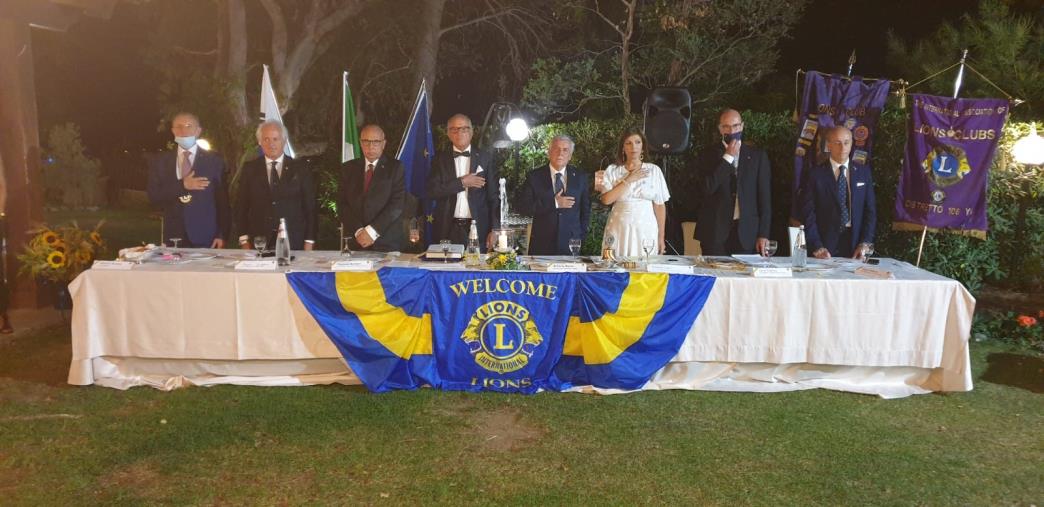 images Passaggio di Campana nel Lions Club Catanzaro Mediterraneo. Il neo presidente Barbieri ha presentato la sua squadra