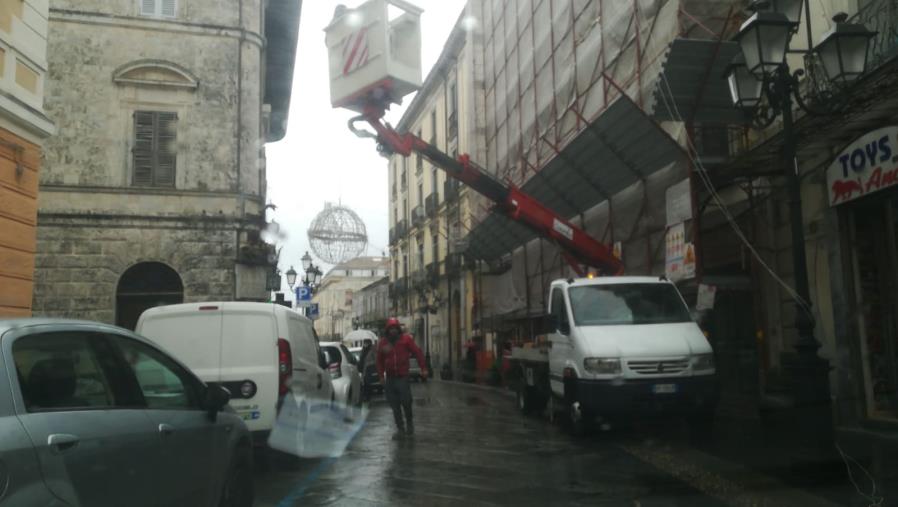 images Catanzaro. Su Corso Mazzini è iniziata l'installazione delle luminarie