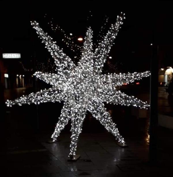 images Piccolo miracolo di Natale... a Sellia! Luci e filodiffusione in dono al borgo guidato dal sindaco Zicchinella