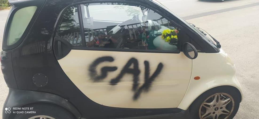 images Catanzaro. Imbrattata con insulti omofobi l'auto di Davide Sgrò: "Sono scosso"