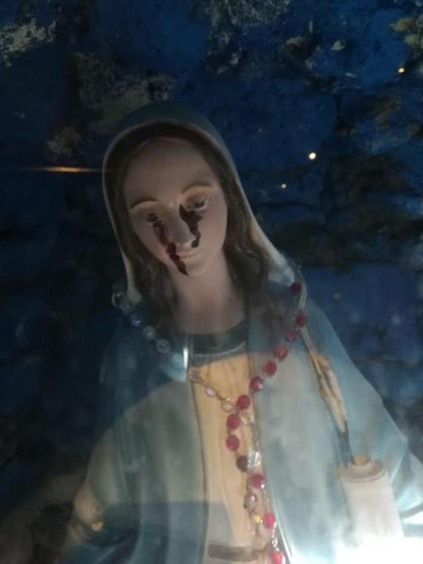 La statua della Madonna 'piange' a San Gregorio d'Ippona, avviati gli accertamenti 