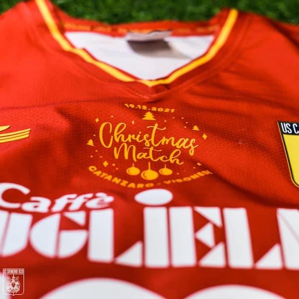 images Us Catanzaro 1929, presentata la maglia dedicata al Christmas Match