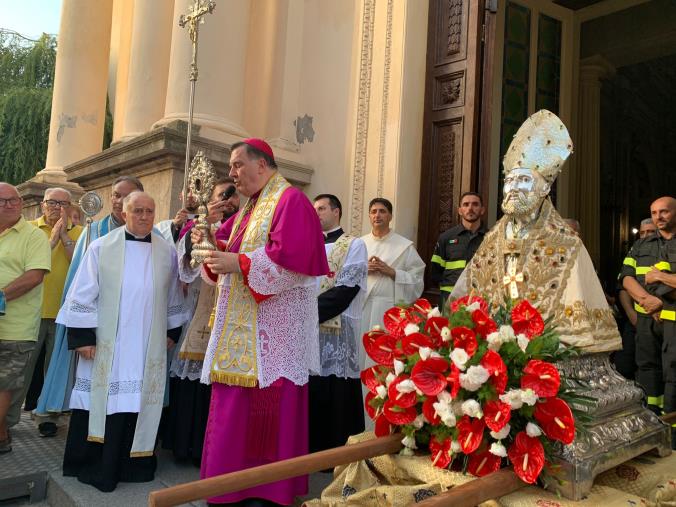 images Catanzaro, famiglia dell'Opus Dei in festa: l'arcivescovo Maniago presiede la Santa messa nella chiesa del Rosario 