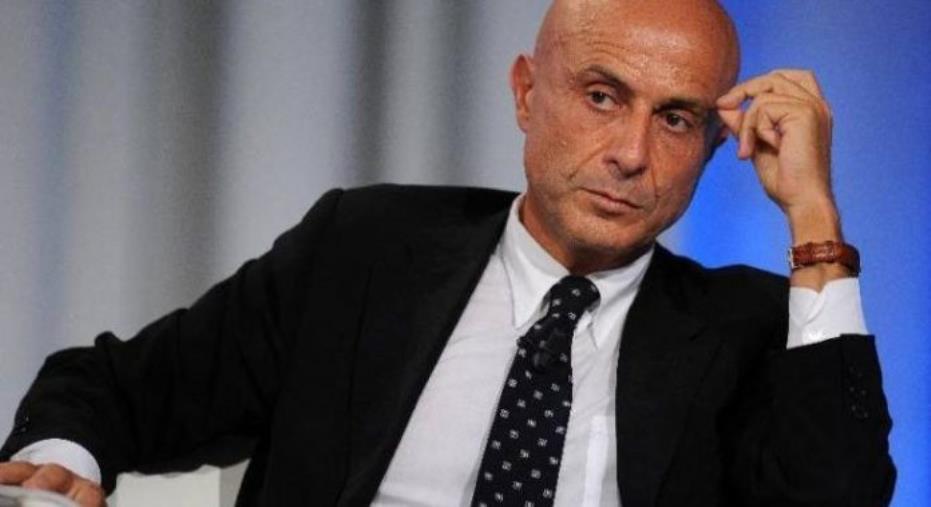 L'ex ministro Marco Minniti lascia il Pd: presiederà la fondazione sul Mediterraneo per Leonardo