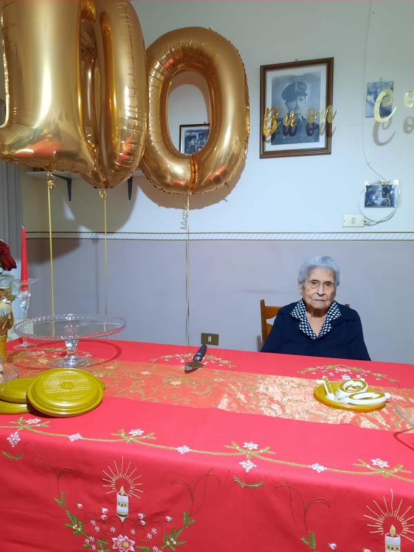 images Girifalco. L'omaggio del Comune per i 100 anni di nonna Maria Passafaro