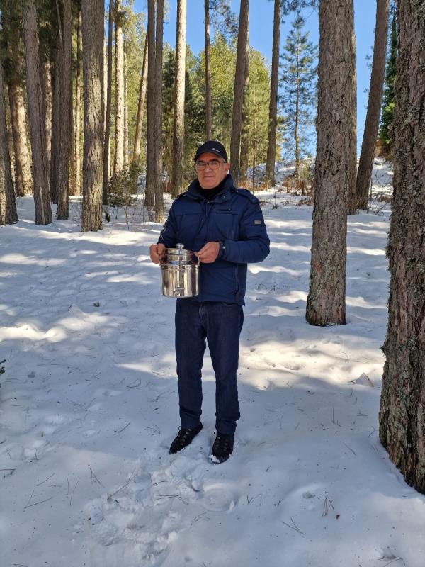 images Mario e il suo vin brulè: esempio di generosità e amicizia che scalda l'inverno a Villaggio Mancuso