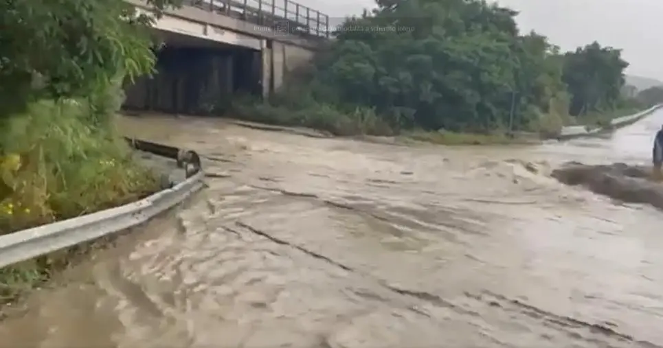 images Bomba d'acqua su Settingiano: inaccessibile il quartiere Martelletto