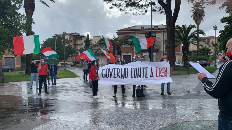 images Sesto sabato di protesta delle Mascherine Tricolori a Lamezia Terme: "Stop tasse nel 2020"