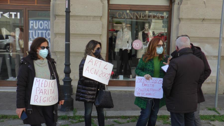 Tagliate le indennità dei medici del 118 di Catanzaro: "Siamo vittime di disparità con le altre Asp"