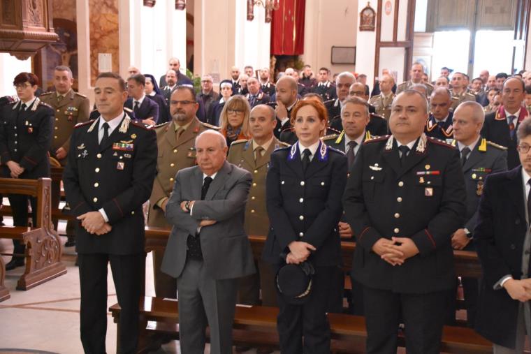 images La messa di Mons. Bertolone con le forze armate in preparazione del Santo Natale 