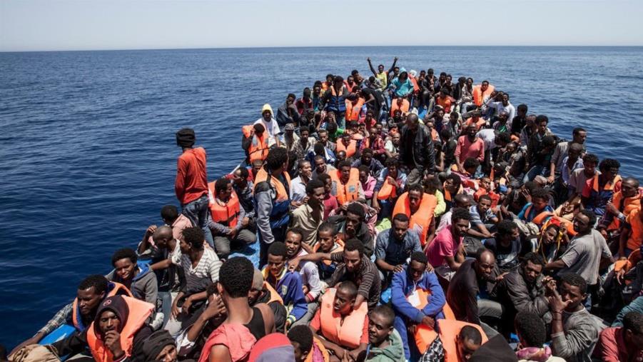 images Trentuno migranti sbarcati al porto di Crotone
