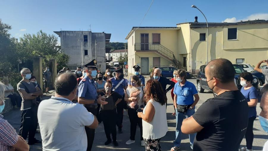 images Migranti positivi trasferiti a Gasperina. La protesta dei residenti: "Non siamo pronti" (VIDEO)