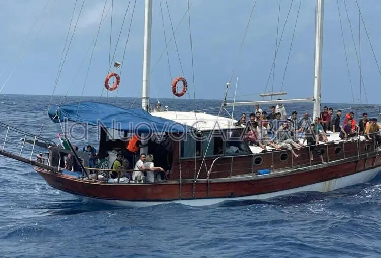 images Nuovo sbarco sulla costa ionica reggina: 90 migranti tratti in salvo