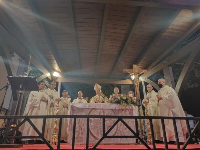 images Intervista al vescovo Parisi: “Sappiate essere sentinelle che già hanno lo sguardo fisso sulle luci dell’alba”