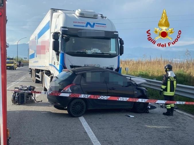 images Incidente con morto a Cassano allo Ionio: chiusa la SS 106 jonica