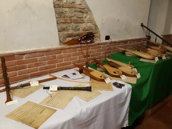 images Antichi strumenti musicali e spartiti ieri in mostra alla Chiesa del Monte di Catanzaro (FOTO)