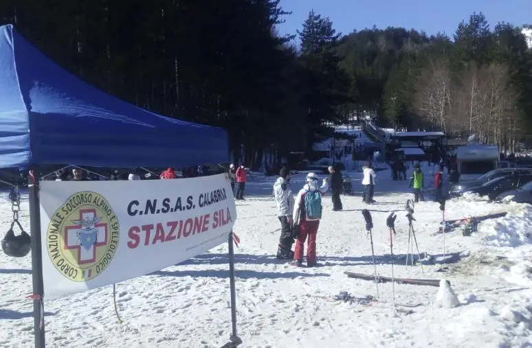 images A Lorica uno stand informativo del CNSAS per la sicurezza sulla neve