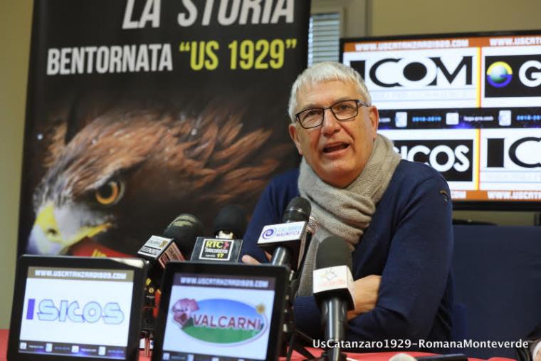 images Us Catanzaro 1929, raggiunto l’accordo con la squadra per la riduzione degli ingaggi. Noto: "Ho apprezzato moltissimo lo spirito costruttivo dei ragazzi"