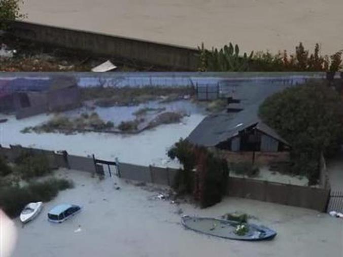 images Nubifragio a Crotone. La Protezione civile: "Restate a casa e contattateci"