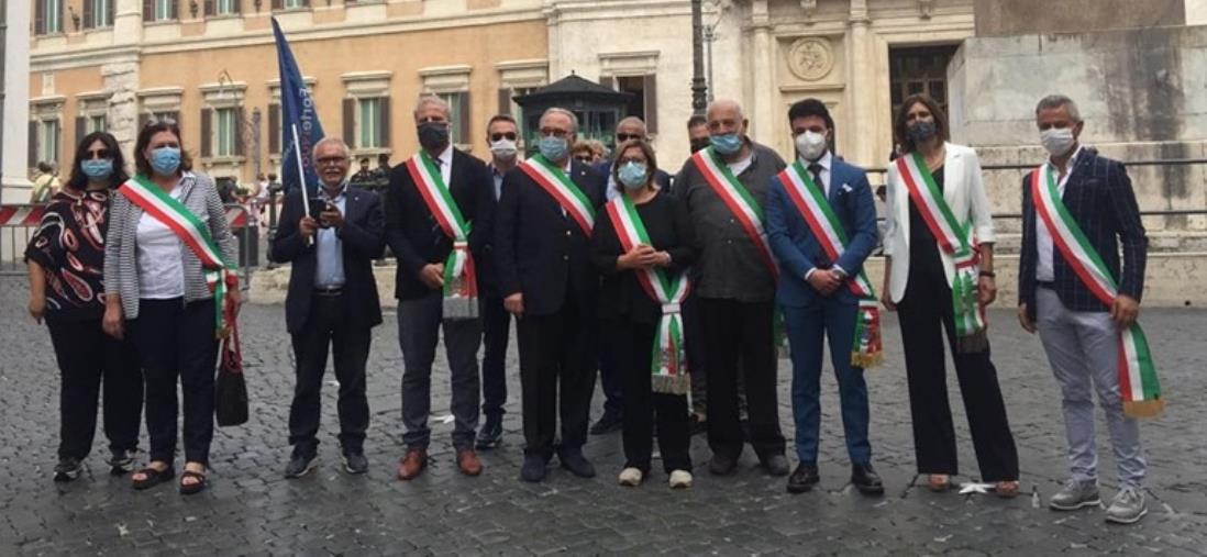 images Nucera davanti a Palazzo Chigi con i sindaci calabresi: “Investimenti per rilanciare la nostra terra”