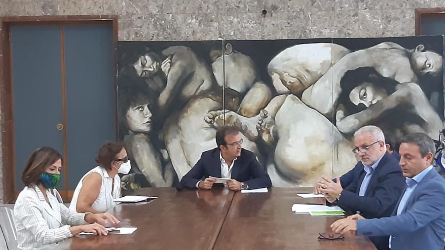 Scuola. La riapertura a Cosenza, Occhiuto: "Ottimizzati tutti gli spazi. Valuteremo alcune richieste per il 28 settembre" (VIDEO)