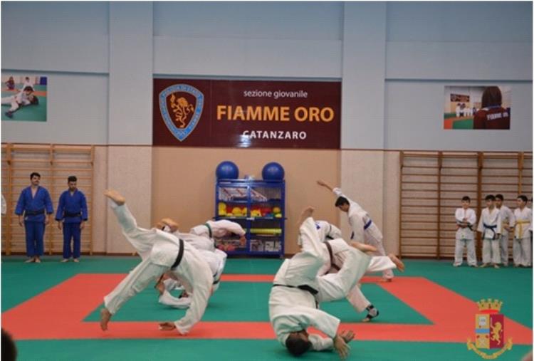 “Esserci sempre”, anche nello sport: Fiamme Oro - Gruppo Sportivo della Polizia di Stato Sezioni Giovanili di Catanzaro e Lamezia Terme: aperte le iscrizioni ai corsi 