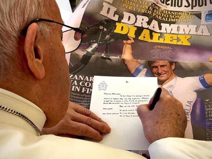 images Papa Francesco a Zanardi: “Caro Alex sei un esempio di rinascita, prego per te”