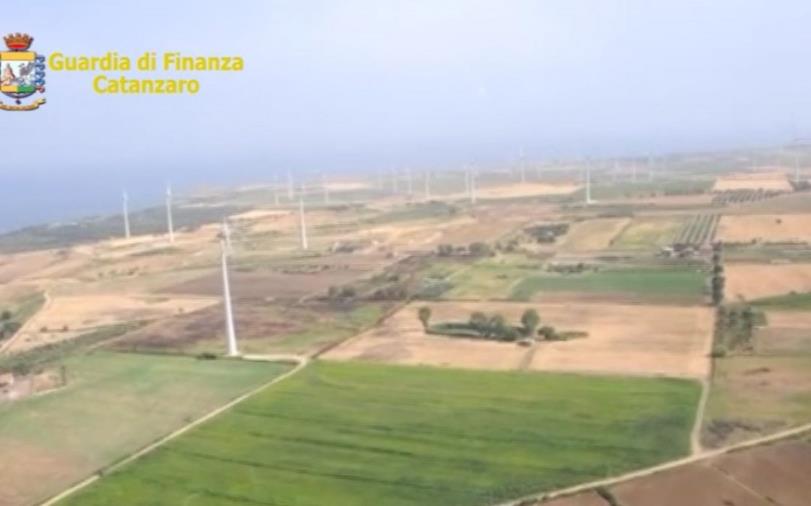 images Crolla l'accusa di associazione mafiosa e il parco eolico Isola Capo Rizzuto viene dissequestrato: è stato realizzato con fondi leciti