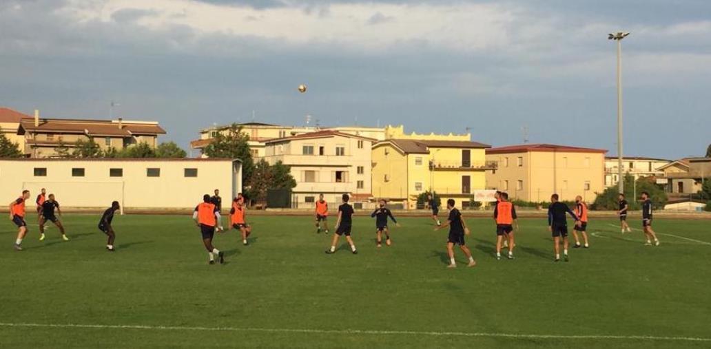 images Us Catanzaro 1929, la dirigenza studia l'attacco per il 3-5-2 del tecnico Calabro. Serraino nuovo team manager 