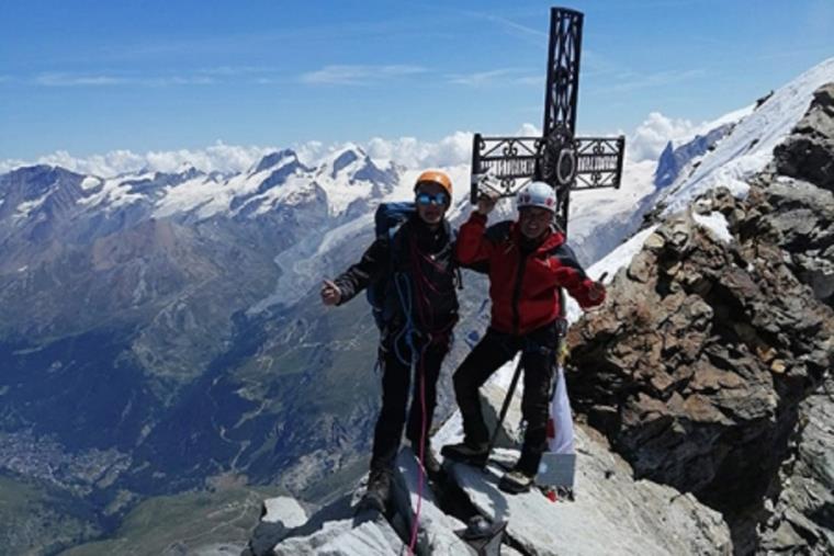 images Due alpinisti calabresi sulla vetta del monte Cervino 