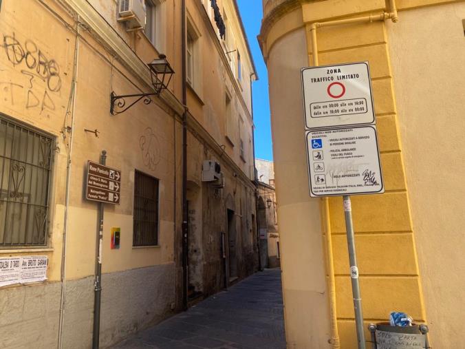 images Caos nel centro di Catanzaro: al Pianicello c'è la Ztl, ma i vigili (forse) non lo sanno