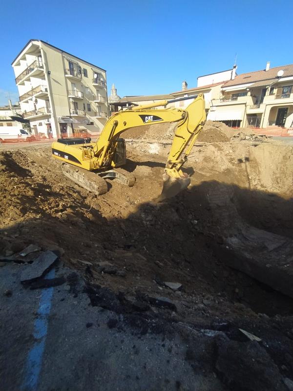 images Isola Capo Rizzuto. Al via la prima parte di lavori della messa in sicurezza del canale di scolo Valle Scura 