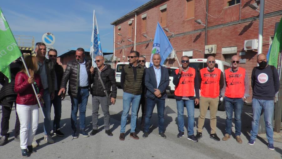 images I sindacati incalzano sulla Polfer a Lamezia: "Più criminali che agenti e niente presidio notturno"