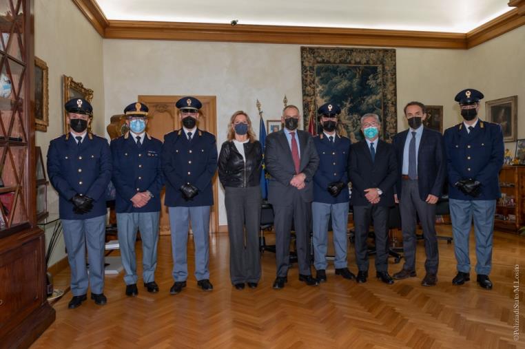 images Il capo della polizia Lamberto Giannini incontra gli agenti protagonisti del salvataggio in mare a Isola Capo Rizzuto