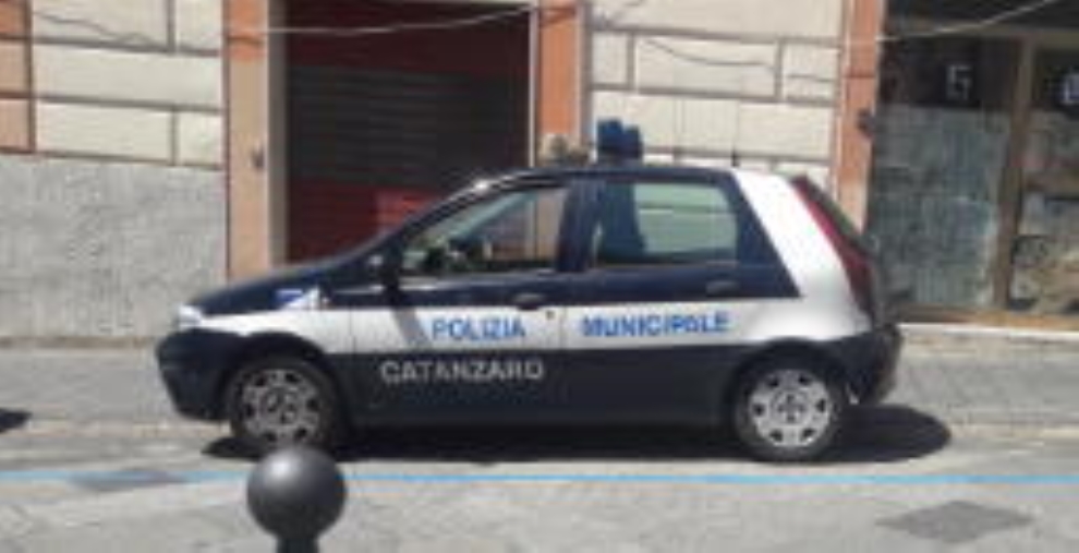 images Catanzaro, violenza sessuale su una vigilessa: chiesta sospensione del comandante Salerno