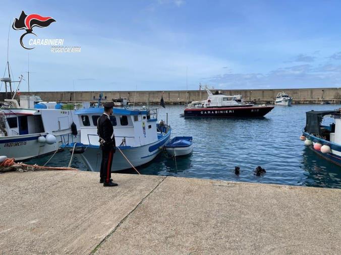 images Bagnara Calabra. Ispezione dei carabinieri al porto: sequestrata l'area per irregolarità