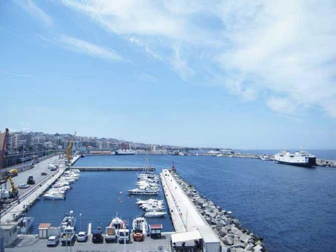 images Trasporti: Battaglia, nuove corse porto Reggio-Lipari 