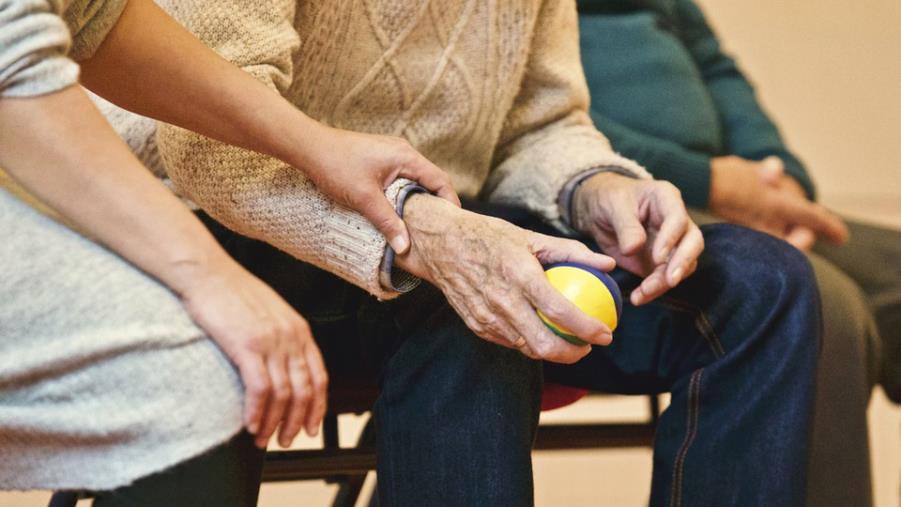 L'associazione Ra.Gi. raccoglie le storie delle difficoltà quotidiane delle persone con malattie neurodegenerative