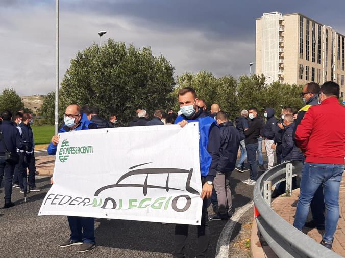 La protesta. L'assessore Talarico incontra i rappresentanti dei trasportati