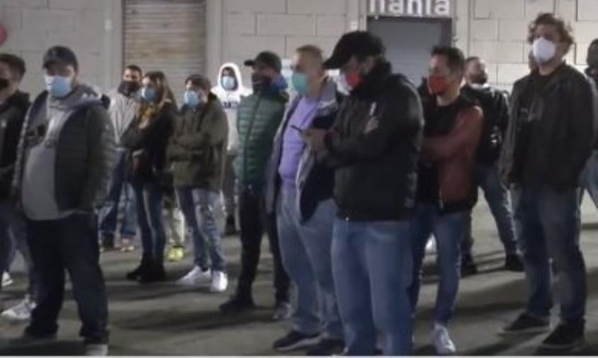 images Stretta del Governo. La protesta a Catanzaro: "Non neghiamo il Covid, vogliamo solo lavorare" (VIDEO)