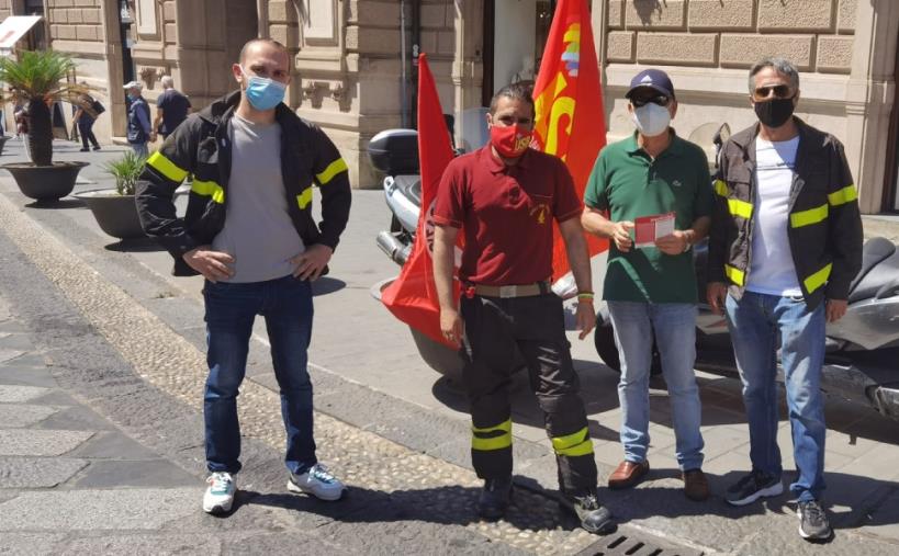 images Carenza di organico nei Vigili del fuoco: Usb in piazza questa mattina a Catanzaro