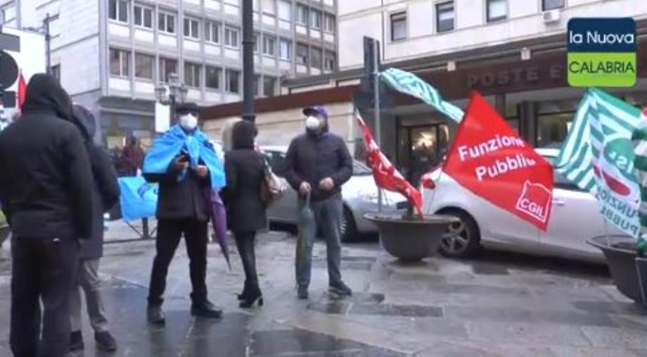 images Catanzaro. Rinnovo del contratto, stabilizzazioni e sicurezza: la protesta del pubblico impiego (VIDEO)