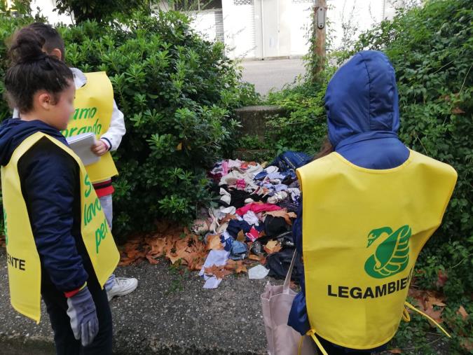 images Legambiente, torna la campagna di volontariato per ripulire strade, aree verdi, spiagge e sponde dei fiumi dai rifiuti abbandonati